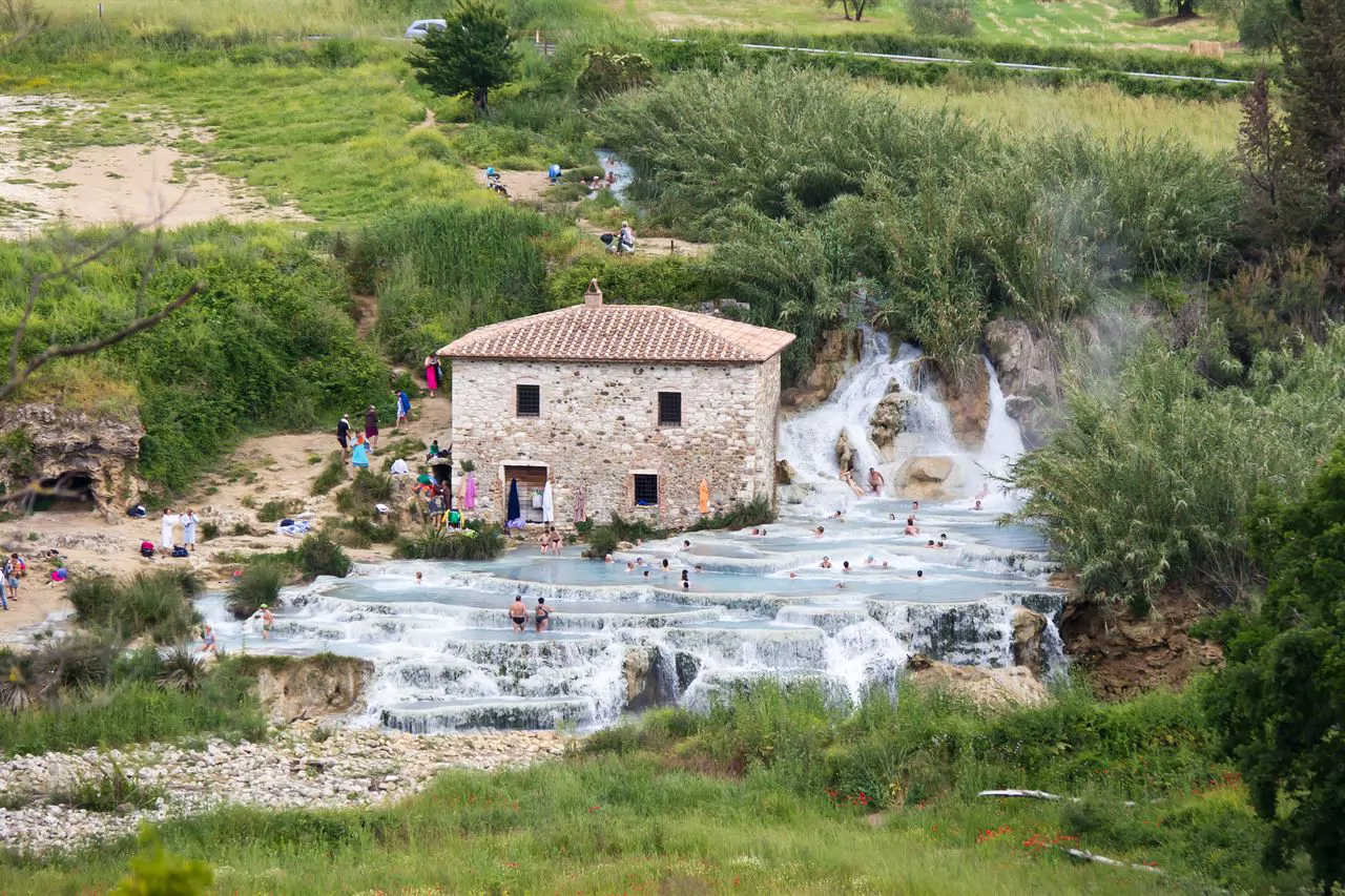 Die Cascate del Mulino bei Saturnia: Schwefelwasser mit siebenunddreißig Grad